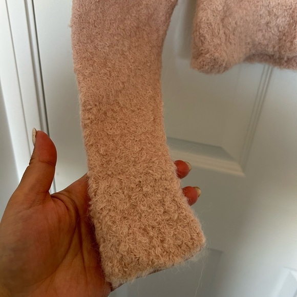 Wilfred Aritzia Alpaca wool light pink Marseille Vneck cropped sweater- size XS - Picture 10 of 13